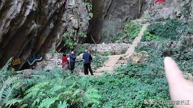 重庆深山神秘围墙，背后不仅藏着天然奇观，还发现人类生活的痕迹