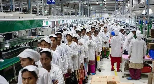 市值暴增6000亿!富士康“不喂饭”了，甩卖美国工厂回归中国