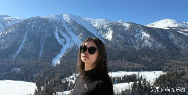 雪花亲吻月亮湾，陌生旅伴一笑，我的独自上路瞬间不孤单