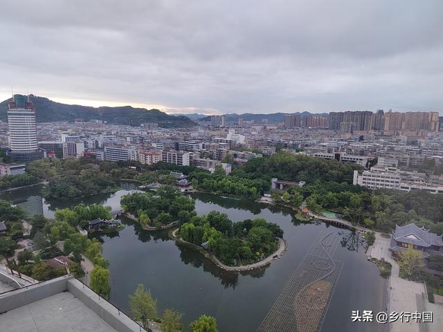打卡北湖公园：读懂南充的文化密码与生活温度/乡行中国走进南充