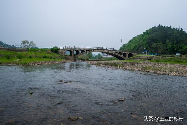 第3，皖南川藏线自驾游，红杉林偶遇小可爱脱衣服，我要不要帮忙