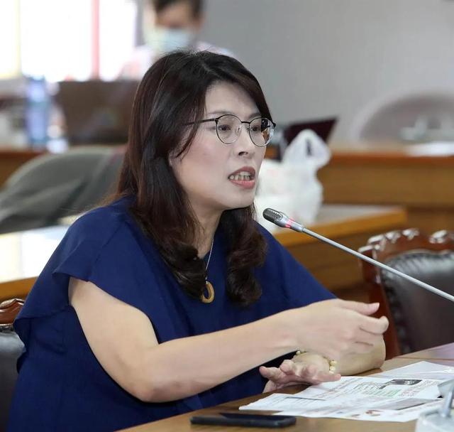 不装了？大陆回应武统后，郑丽文语出惊人，公开喊出“武力保台”