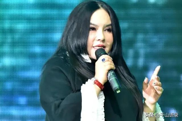千百惠隐北京胡同32年！《走过咖啡屋》后，邻居曝她烟火日常