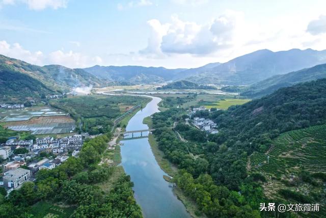 当北纬27°的风穿过枫林,我在渡头村撞见了一场自然的浪漫剧场