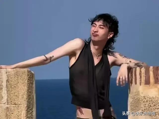 秦昊带继子录制节目，全家托举恩利好幸福，至今却无代表作品