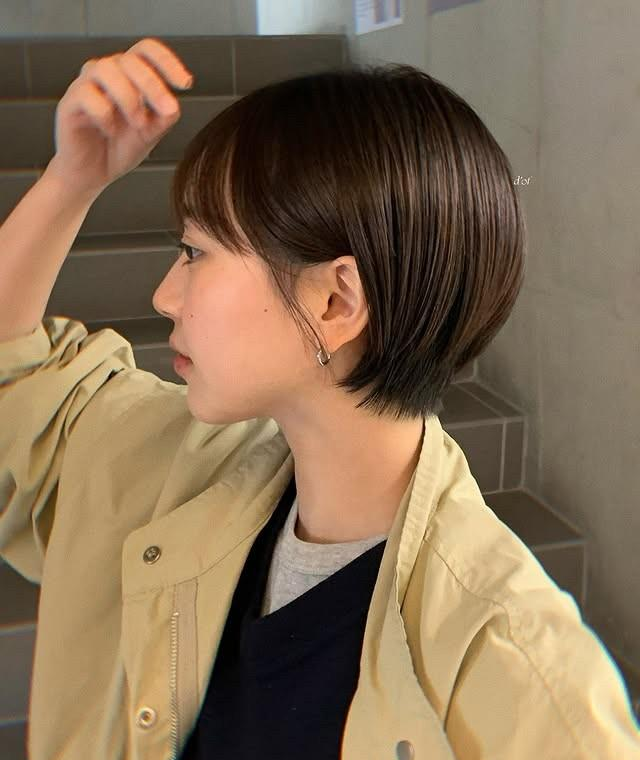 韩系层次碎感短发：让「轻熟松弛感」成为日常