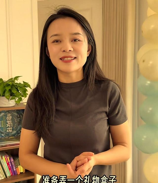 新疆优素福的姐姐热热离婚了，她感恩和前夫曾同行，以后各自珍重