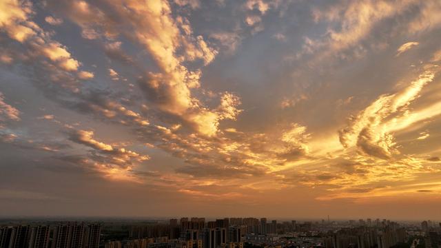 初秋的晚霞映红宁阳小城