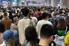 密密麻麻全是人，川A大军出发了，今天你感受到成都的拥挤了吗？图片