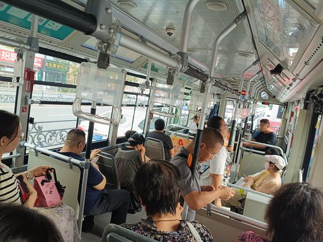 太原新建路公交站亭剔除城楼坐标，旱西门水西门传承600年后消失