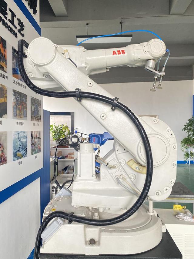 瑞士巨头ABB甩卖机器人业务，孙正义为何高价接盘？背后全是算计