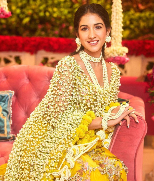 亚洲首富小儿媳和大伯哥曝炸裂丑闻？多次含情脉脉牵手摸腰