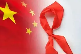 一条红领巾引发的口水战！ 专家：应激发学生荣誉感，避免等级化图片