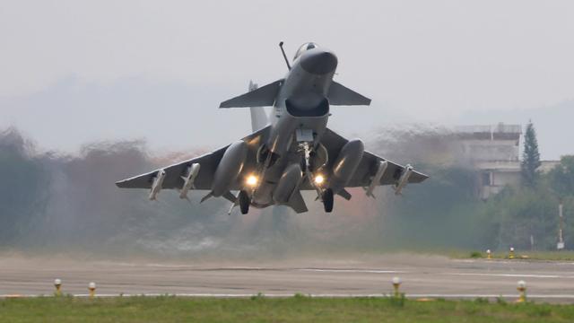 台海局势变得太快，特朗普发话：美国导弹有很多，大陆根本不想打