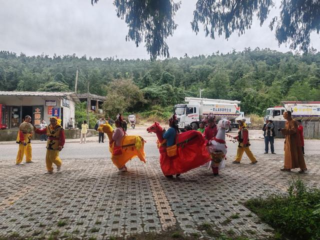 剑阁龙源镇：双节非遗映蜀道 徒步热潮焕新颜