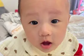 宝宝爬行时间早和晚，暗示着不同信号，这3点差异明显图片