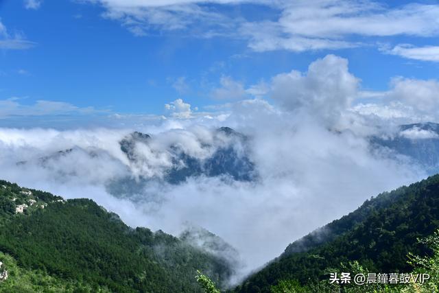 欧亚张家凹的奇峰和云海