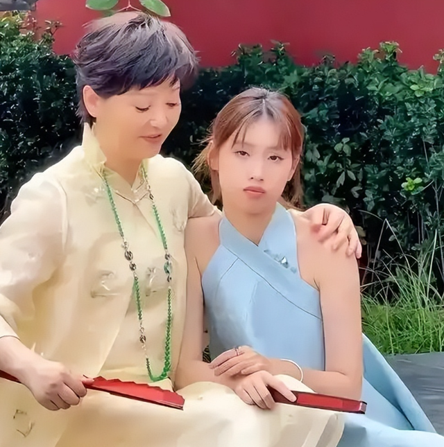 演都不演了！离婚谣言澄清后，冯小刚亲手撕下徐帆的“体面	”