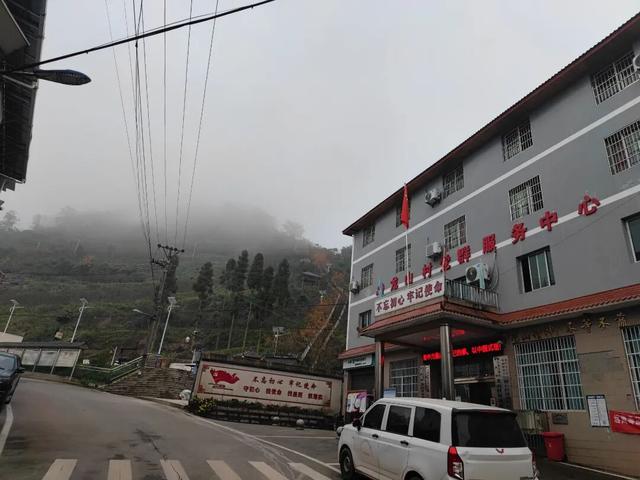 重庆江津山上的一个小山村，至今保留赶场，地名与古代皇帝有关