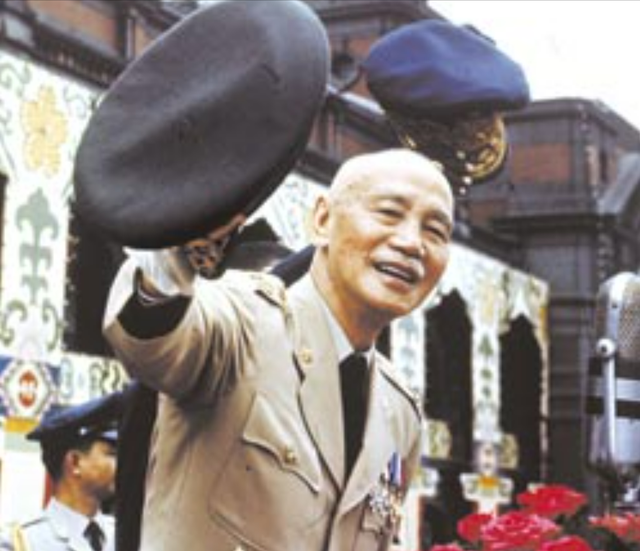 1955年蒋介石指着十大元帅名单，对夫人苦笑：这个人太厉害了！