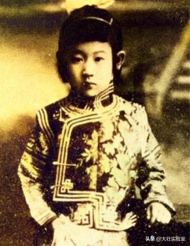 这就是汉奸川岛芳子真实模样，被日本养父玷污	，为何甘愿当汉奸?