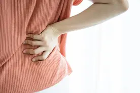 异性朋友，经常有这些肢体上的接触，多半关系越界了图片