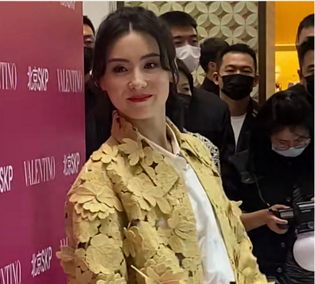 谢霆锋没想到，已备好寿衣和遗照的张柏芝，揭开了王菲仅剩的体面