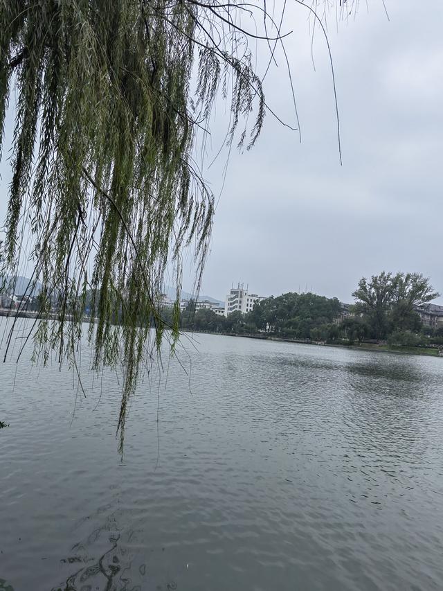 襄阳古城汉江风景很美