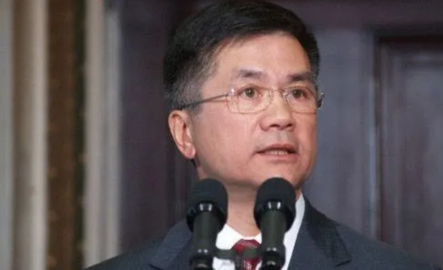 骆家辉警告中国：最好不要自主生产尖端芯片，这不是美国想看到的