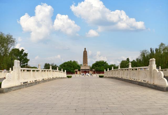 银川地标，海宝塔寺凭千年底蕴圈粉，多民族文化成“吸客密码”