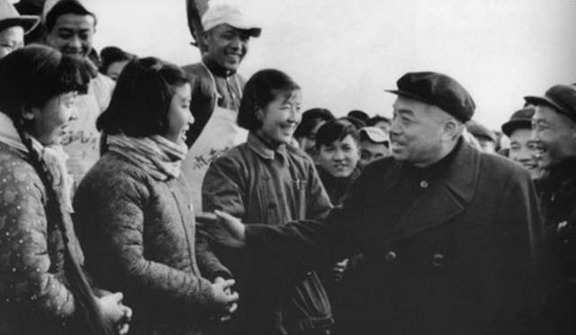 1959年，彭德怀搬离中南海，毛主席得知后吩咐杨尚昆：你去办件事
