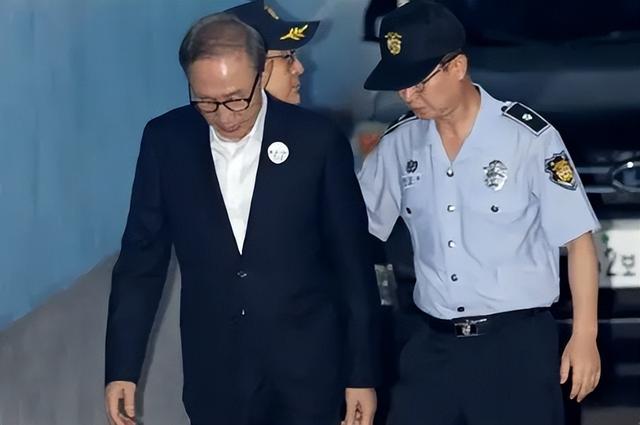 3项罪名成立	，一审被判5年，特检组群狼环伺，尹锡悦笑着看向律师