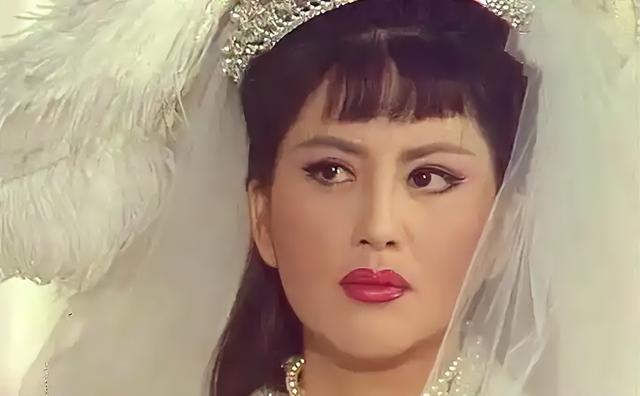 她是中国第一美妇，坐牢、离婚、拍三级片，还因太美被克林顿接见