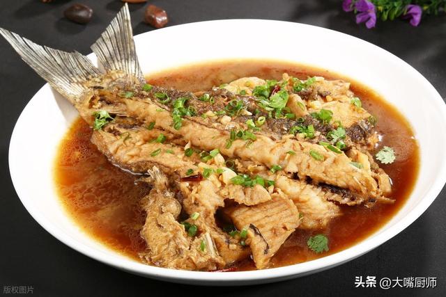 不管炖什么鱼，别只放葱姜蒜！记得多放2种料，鲜嫩入味，还不腥