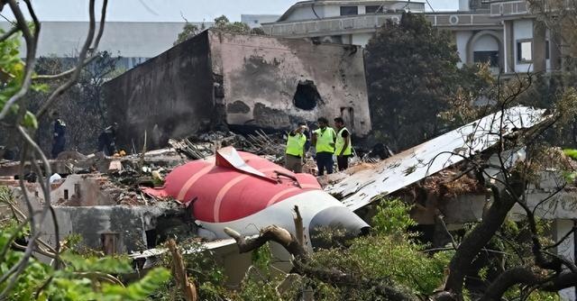 印度飞机起飞30秒坠毁！274人命丧 “要命开关”，波音早知却不改