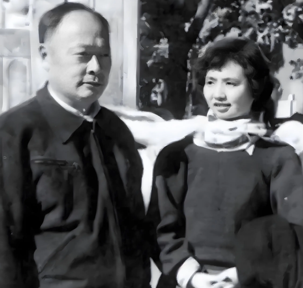 59年，陈毅回到四川老家，夫人张茜那年37岁，长相出众，气质非凡