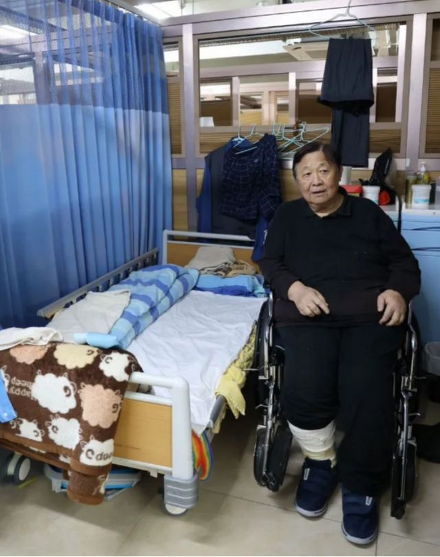 家花不如野花香！出轨保姆、逼死原配，如今过成这样只能算他活该