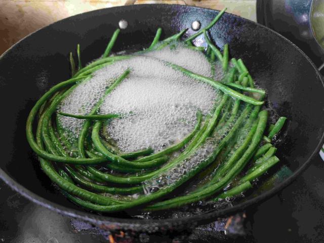 头伏饺子别瞎包，韭菜芹菜不能吃，这4样才是老祖宗的智慧