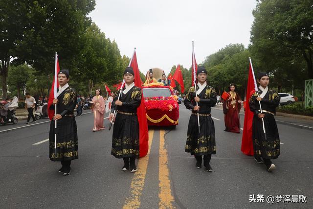 湖北：云梦国庆大巡游 楚韵风华映盛世 祥云欢歌庆华诞