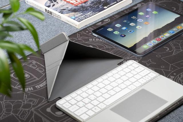 把iPad瞬间变成“MacBook”，百元价位YIRF折叠键盘的真香评测