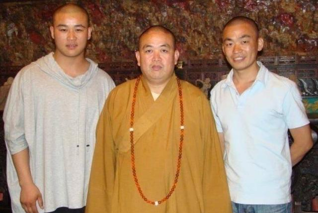 少林寺方丈释永信被带走调查？曾花4.5亿搞房地产，否认有儿子