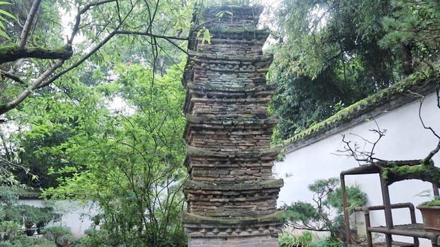 云南千年古寺，矗立深山，有唐代禅杖，元代石碑，千手观音