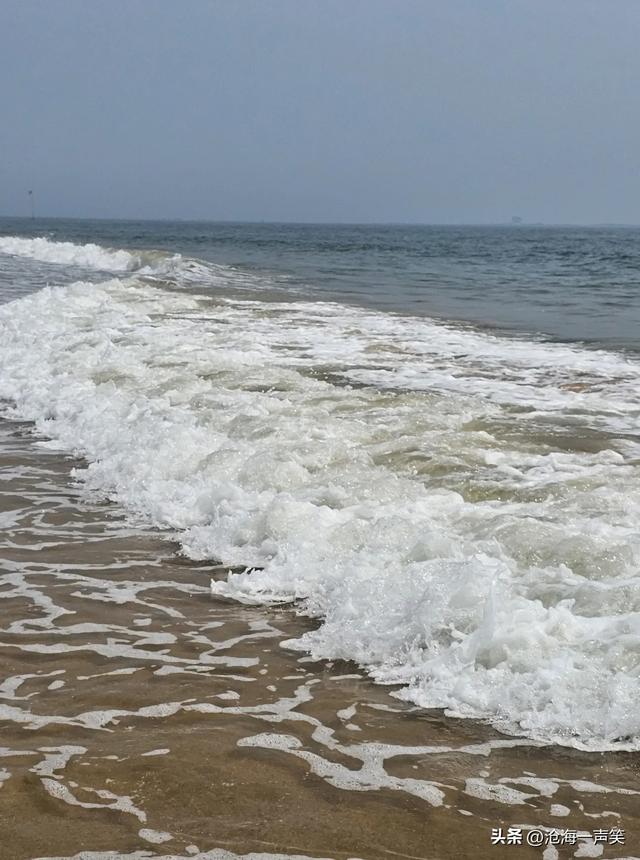 大海的脸，有温柔，让你尽情的游玩，有咆哮，让你顿生恐惧的心