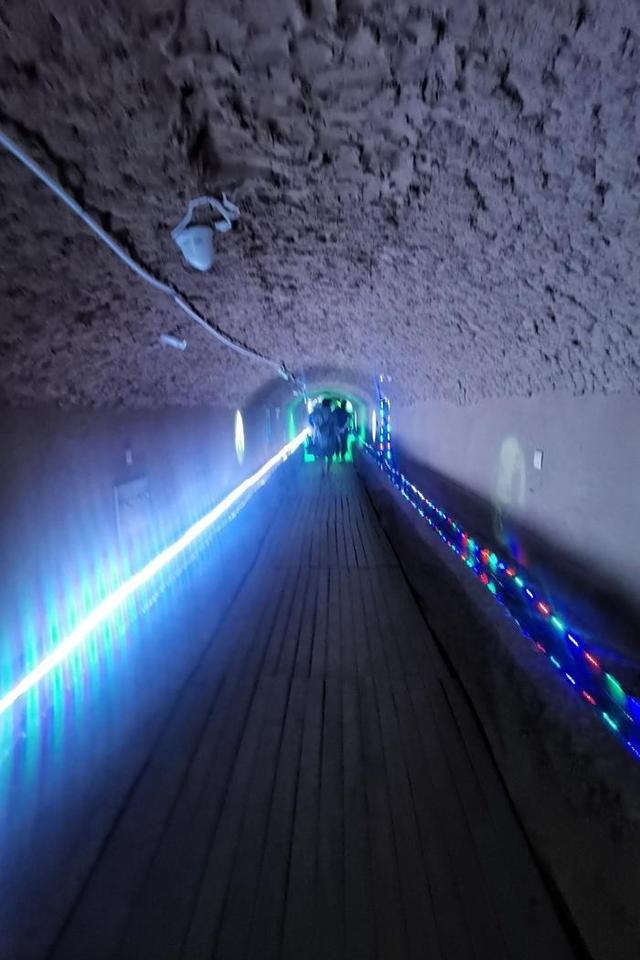 游新疆吐鲁番的坎儿井和葡萄沟