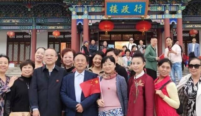 包养多名情妇，生下11个私生子，70多岁潜逃时仍要生娃！他是谁？