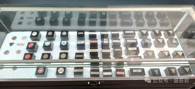 长兴县校徽博物馆:一枚小校徽，百年长兴教育史