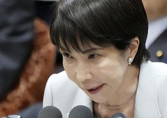 中日航线震动！50万张赴日机票被取消，高市下决心：大不了掀桌子