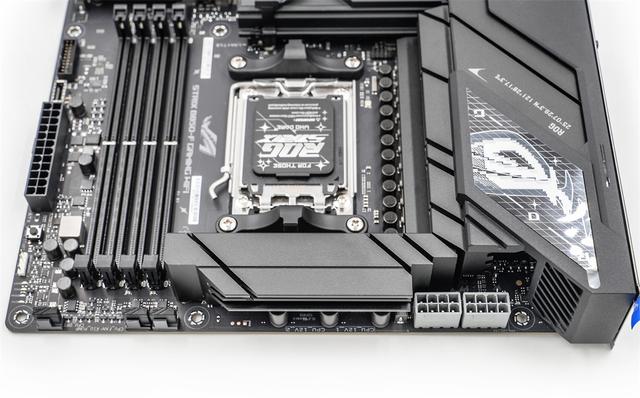 自带屏幕的主机—联力207D+9950X3D+ROG B850-F+索泰5070Ti装机