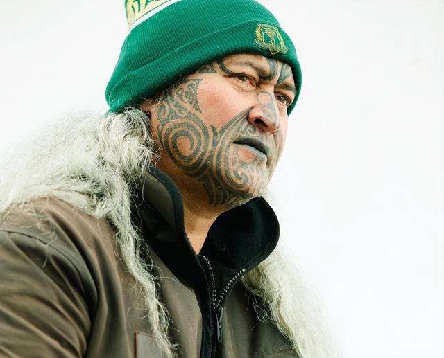 高山火车穿雪山，莫阿娜镇藏秘境，湖光比绿玉更沁人心脾