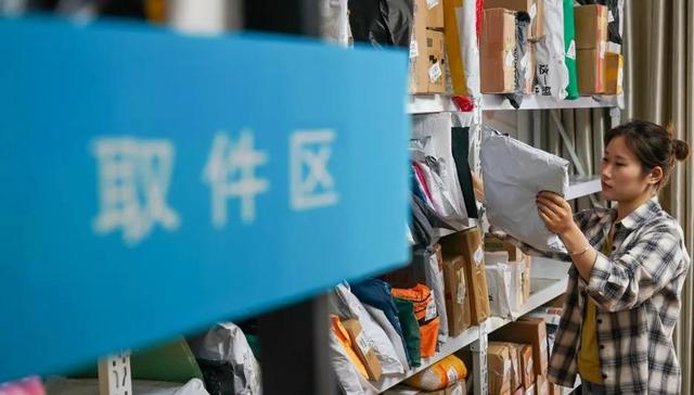 从“月入几万，加盟就赚”到仓皇逃离，为何快递驿站没人接盘了？